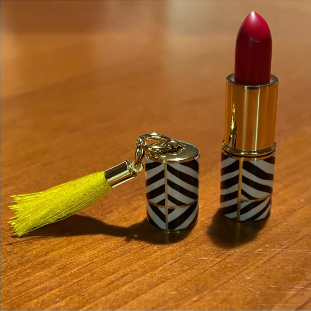 Carolina Herrera Fabulous Kiss Satin Lipstick